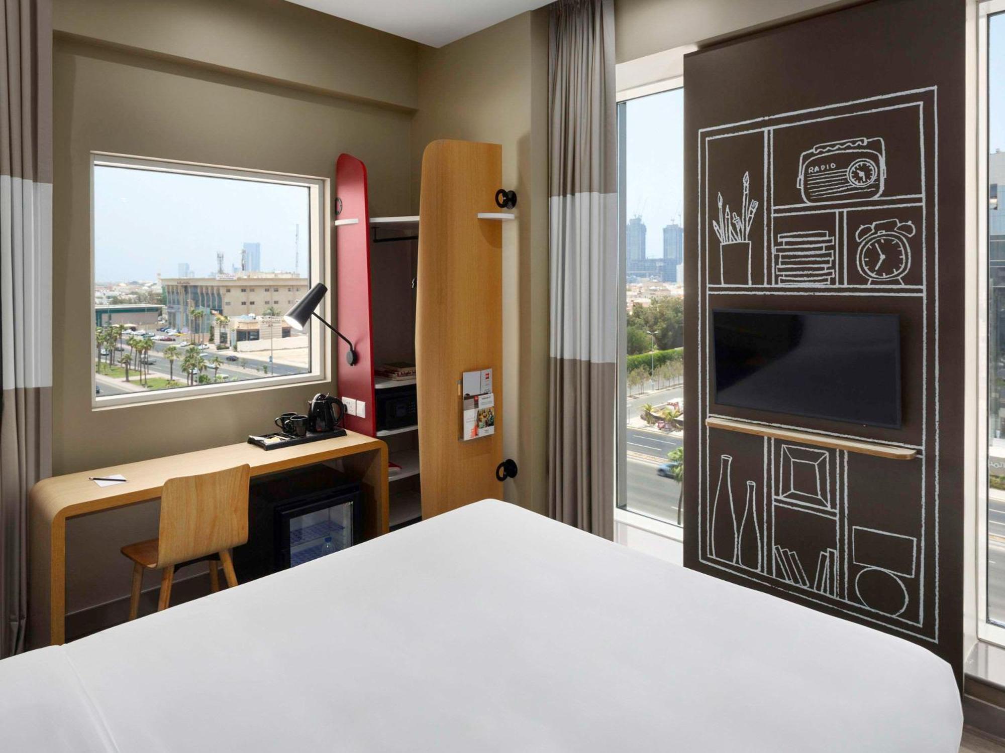 Ibis Jeddah Malik Road Hotel Екстериор снимка