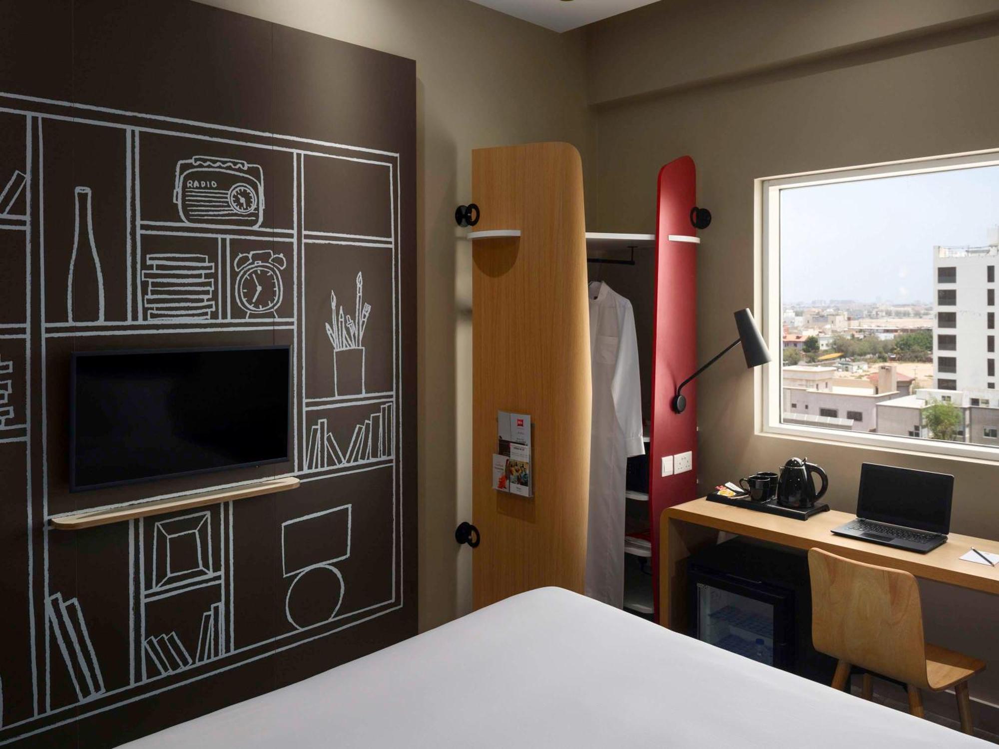 Ibis Jeddah Malik Road Hotel Екстериор снимка