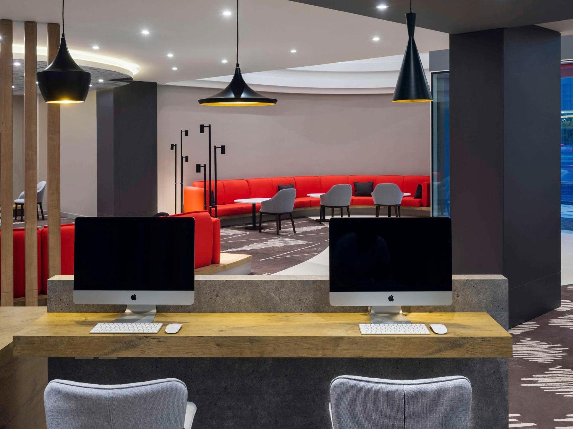 Ibis Jeddah Malik Road Hotel Екстериор снимка