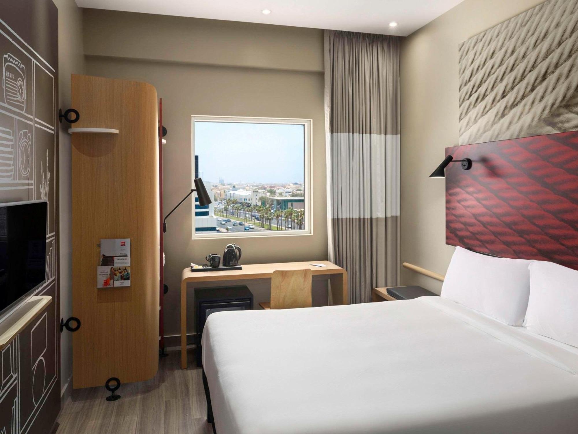 Ibis Jeddah Malik Road Hotel Екстериор снимка