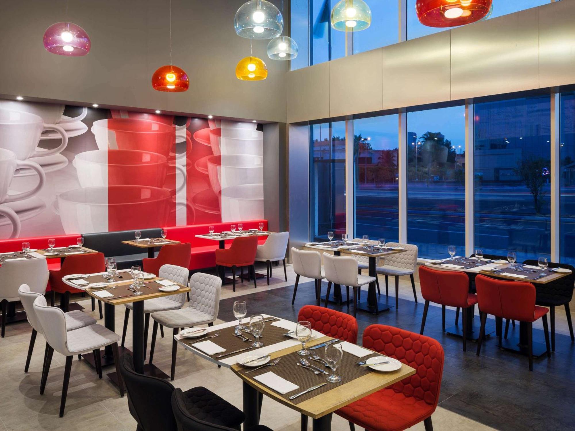 Ibis Jeddah Malik Road Hotel Екстериор снимка