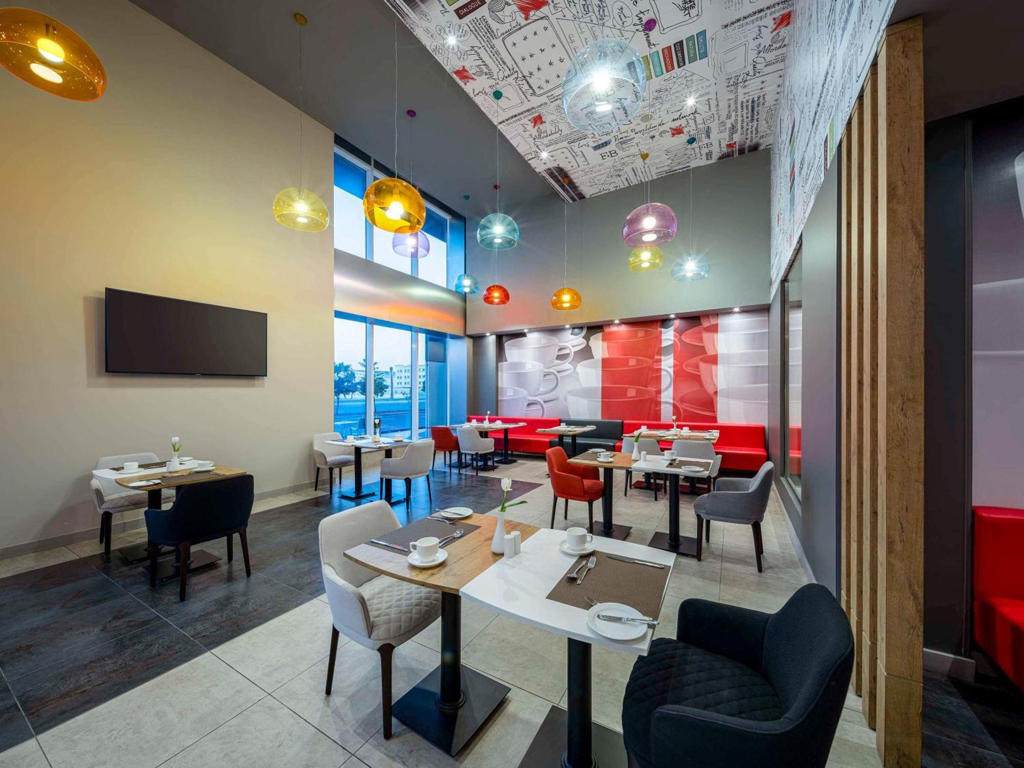 Ibis Jeddah Malik Road Hotel Екстериор снимка