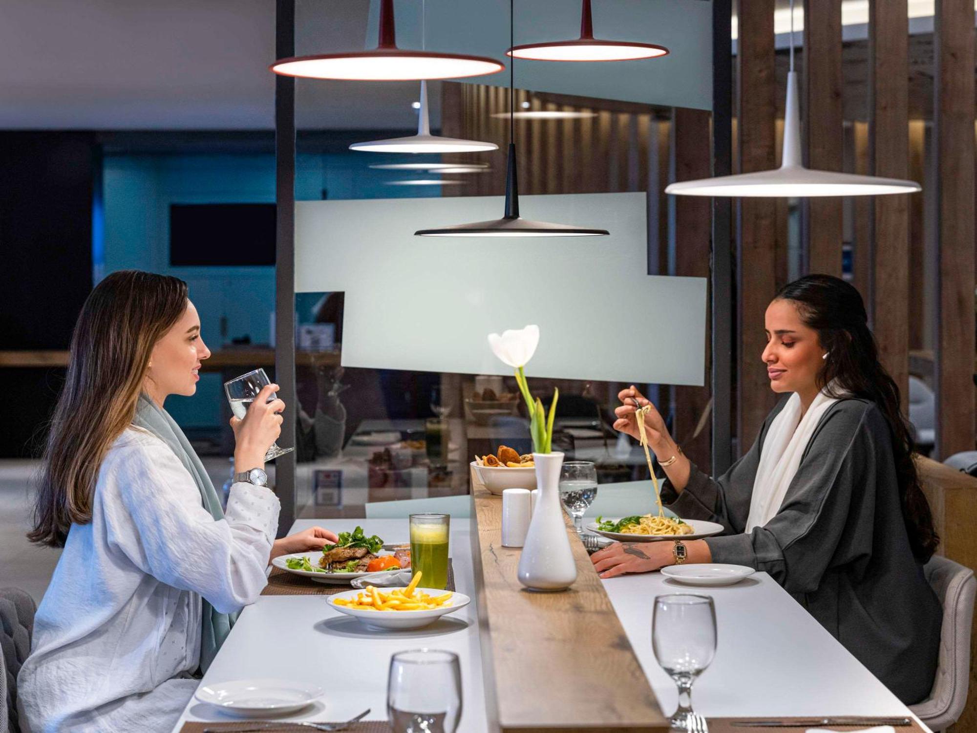 Ibis Jeddah Malik Road Hotel Екстериор снимка