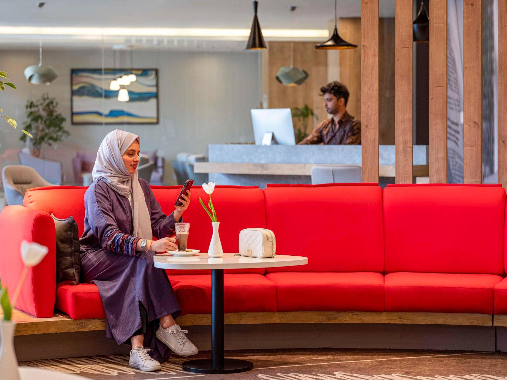 Ibis Jeddah Malik Road Hotel Екстериор снимка