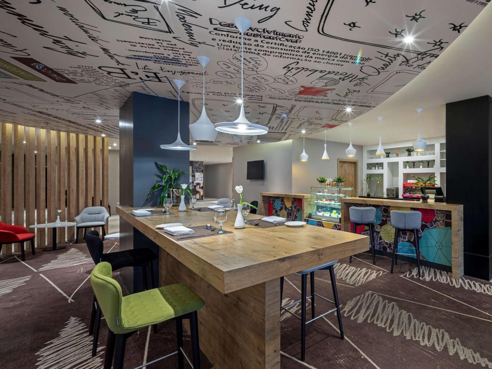Ibis Jeddah Malik Road Hotel Екстериор снимка
