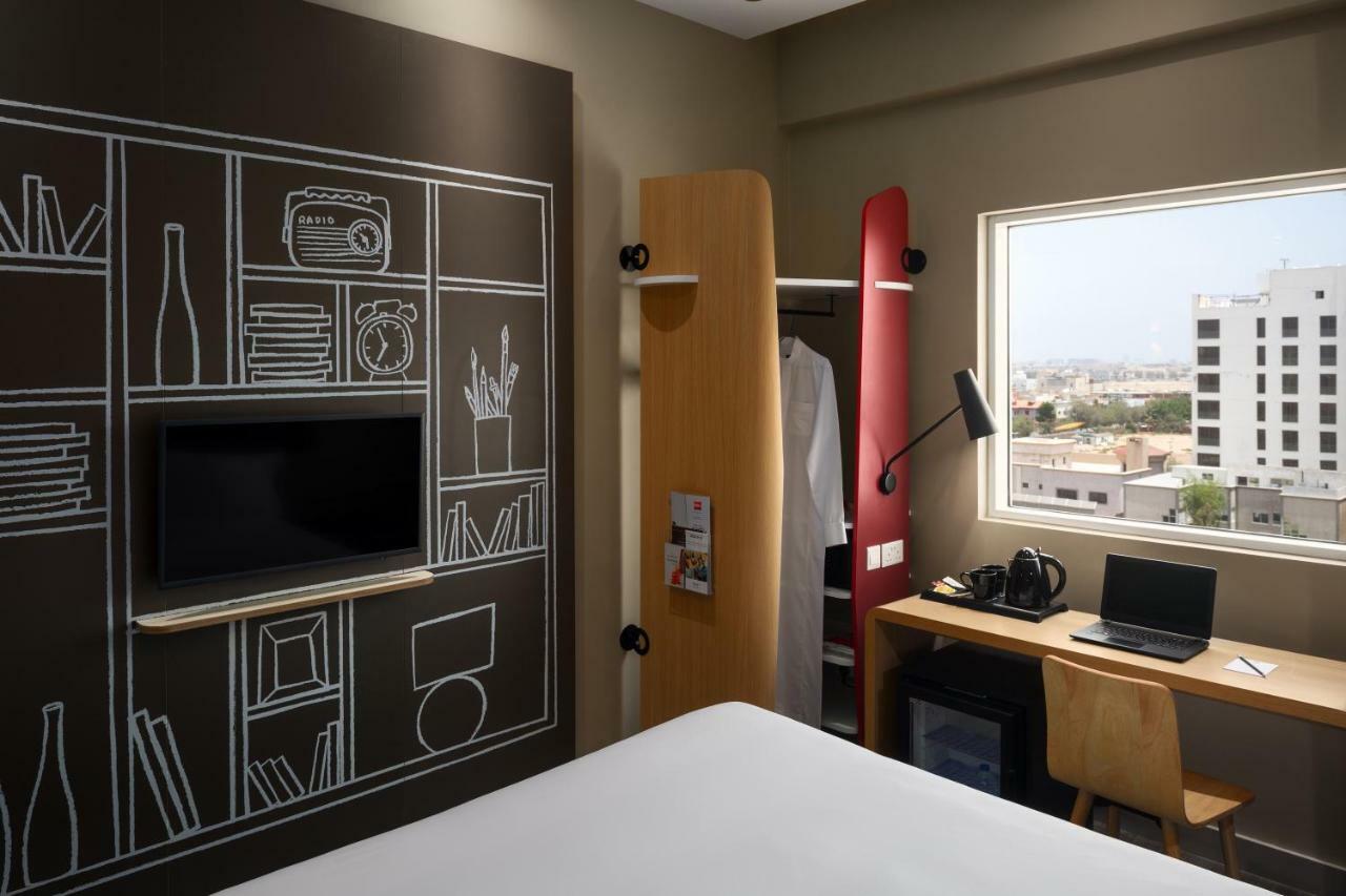 Ibis Jeddah Malik Road Hotel Екстериор снимка
