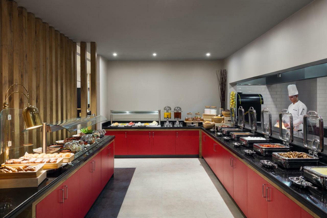 Ibis Jeddah Malik Road Hotel Екстериор снимка